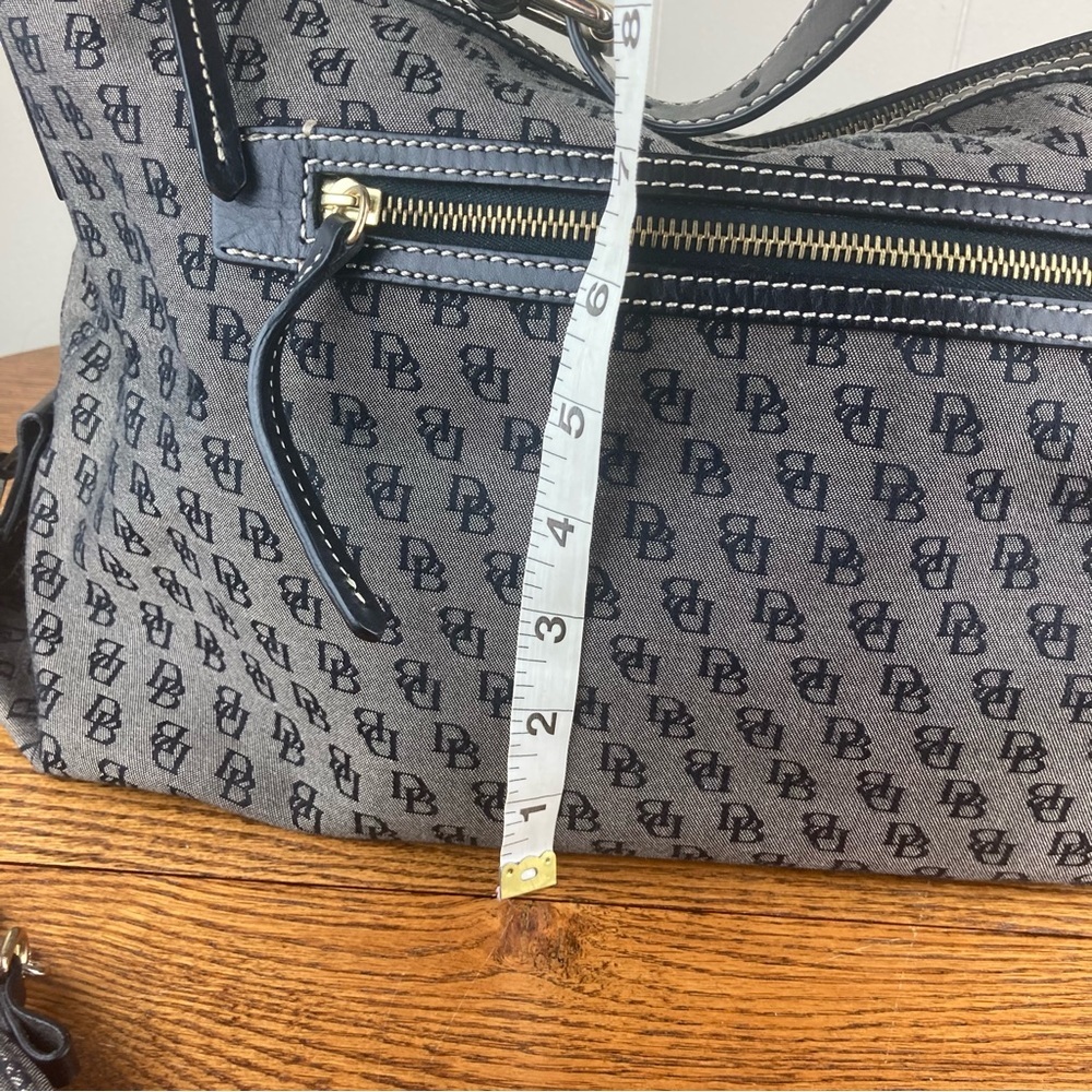 Dooney & Bourke Vintage Sig LG Hobo Shoulder & wristlet Gray/Black- Blue Duck - Picture 10 of 13